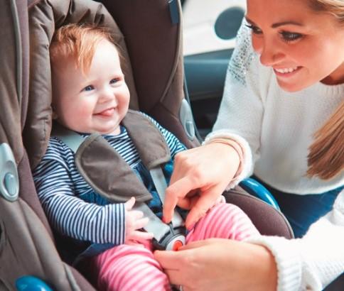 Qual é a cadeira auto mais segura para uma criança dentro de um automóvel – descubra aqui