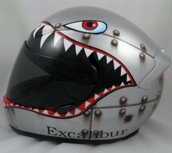 Como decorar capacetes de motociclismo