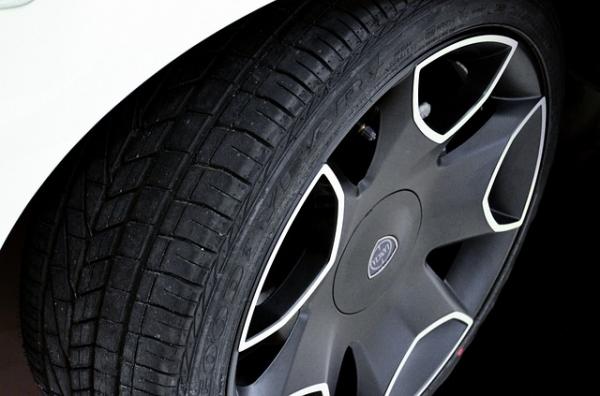 Como escolher pneus para automóveis – tudo o que precisa de saber
