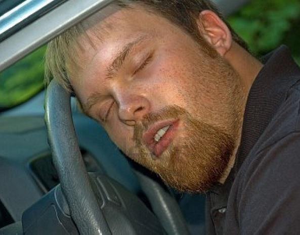 Como evitar adormecer durante a condução – 9 passos