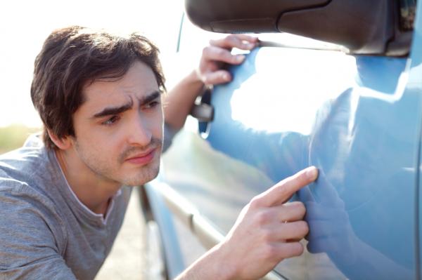 Como remover arranhões do seu carro – 4 passos