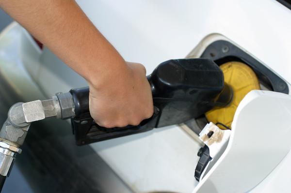 Como descobrir onde está a gasolina mais barata – 6 passos