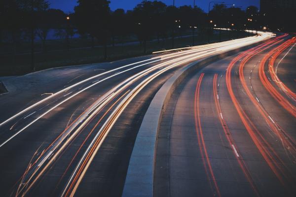 Qual é a diferença entre auto-estrada e pista dupla – 8 degraus