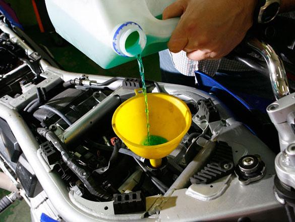 O que fazer se o meu carro ficar sem água – 7 passos